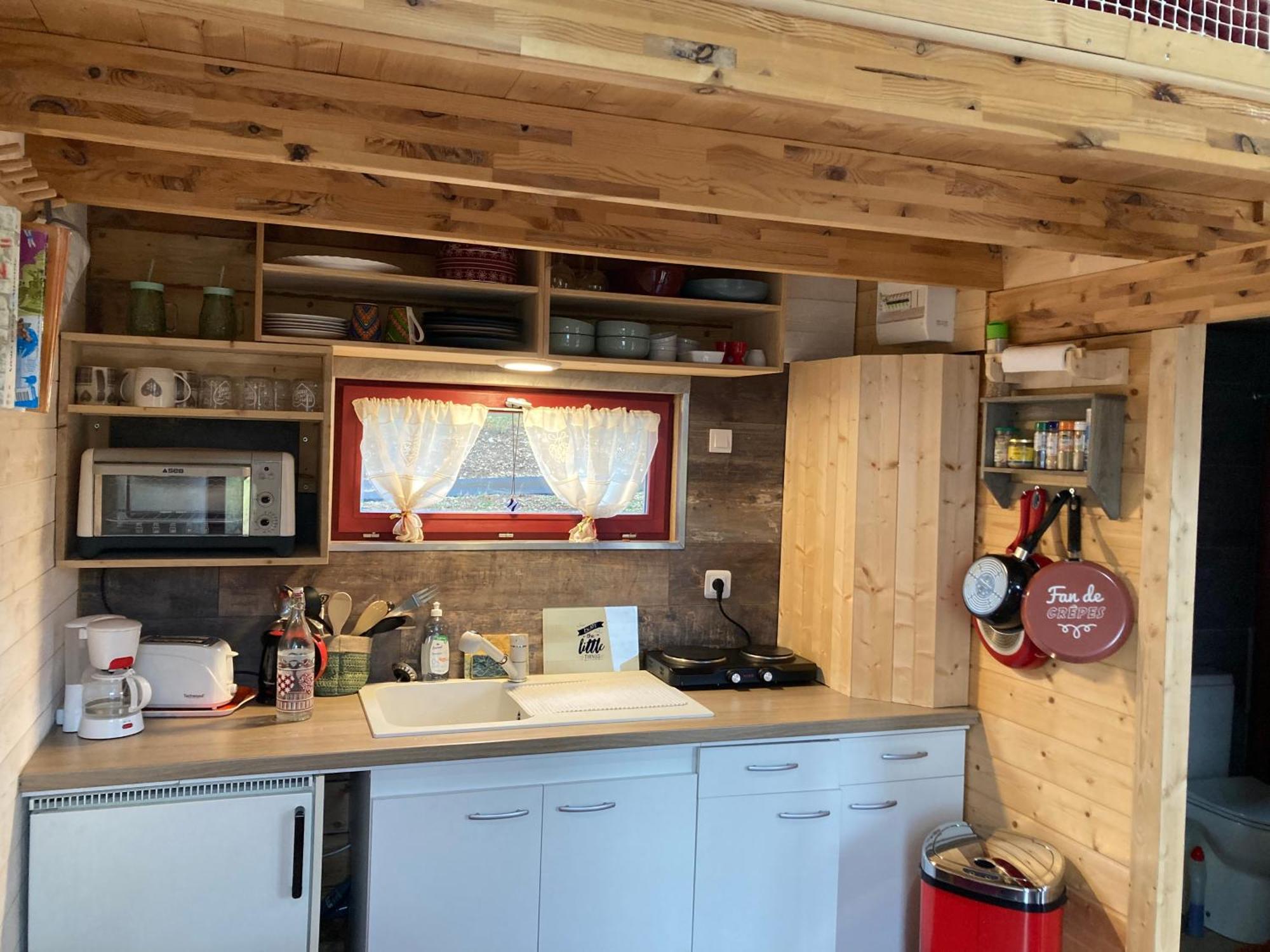 La P'Tite Maison Bois Du Herisson Menetrux-en-Joux Luaran gambar